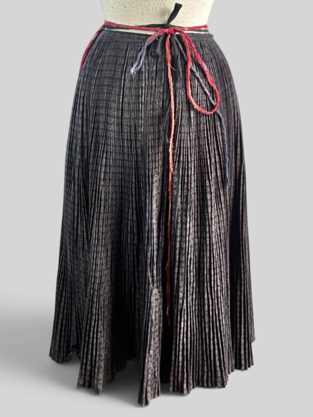 Vintage Hungarian Szeki Folk Skirt & Apron Transy… - image 2
